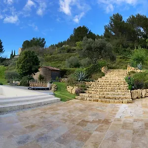 https://suite-luxe-vue-sur-piscine-et-parc.fr-provencehotel.com